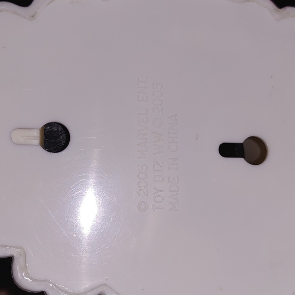 2005 Marvel Legends Series VIII (8) "Storm" w/Base X-Men ToyBiz 6" Action Figure - Picture 2 of 2